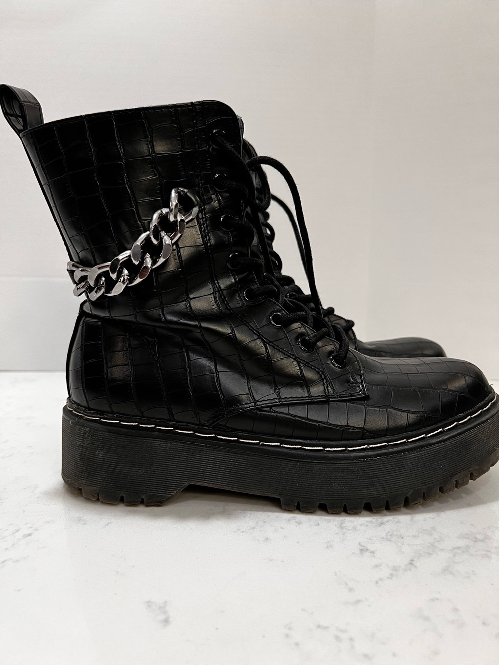 UNIONBAY Karlie Black Croc-Embossed Lace-Up Platform Combat Boots with Chain - Picture 5 of 12